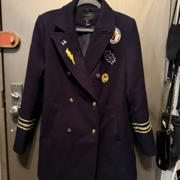 Vintage Inspired Military Coat with Patches - Picture 5 of 16